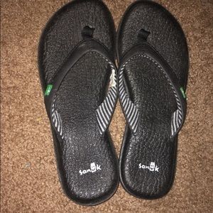 sanuk flip flops!